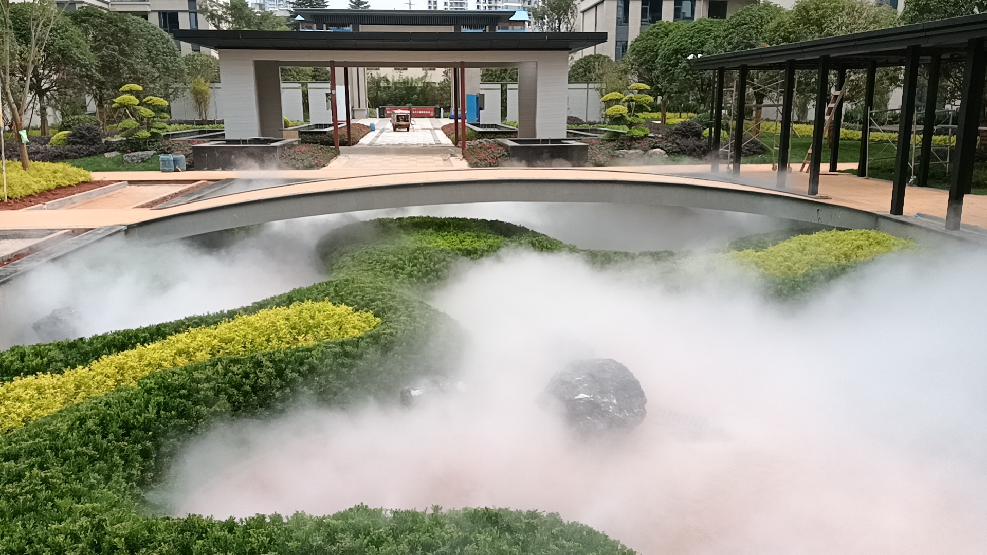 云南昭通售楼部安装雾森后的效果